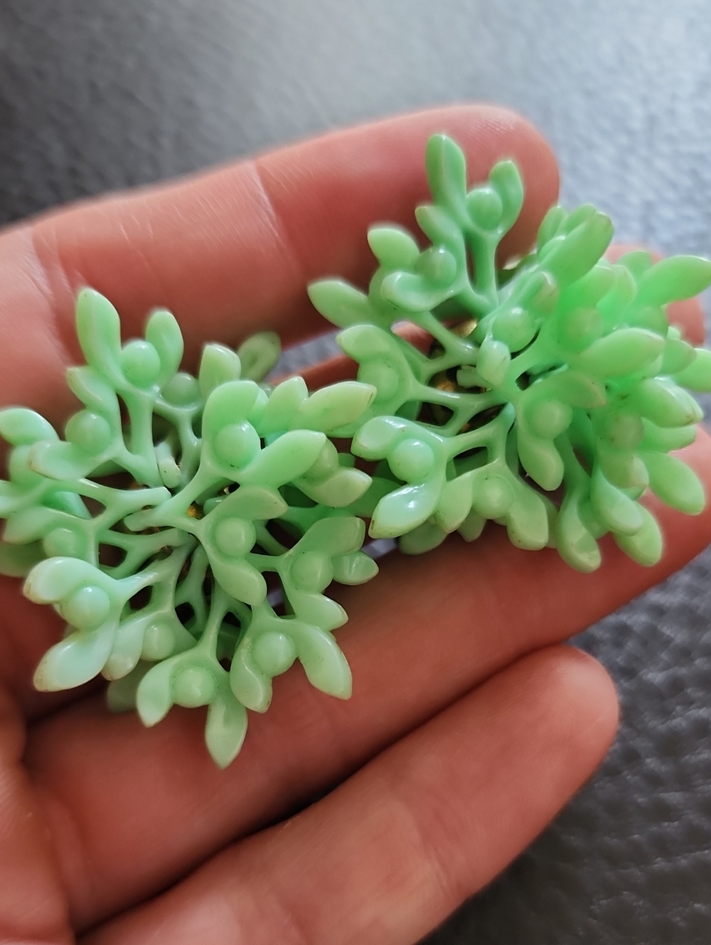 VTG Mint Green Floral Cluster Clip Earrings - Women Jewelry